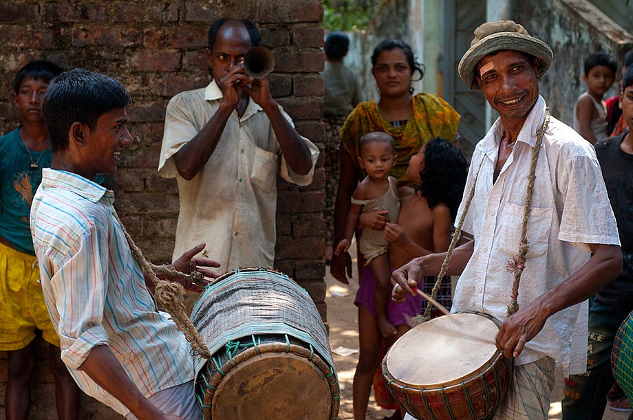 Cox's Bazar, Bangladesz: Rakhine Water Festival - muzycy (Indie i Bangladesz 2010 - imprezy masowe i inne śluby)